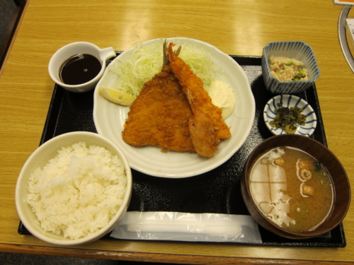 ミックスフライ定食(800円)