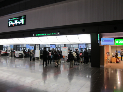 早朝の羽田空港第一ターミナル