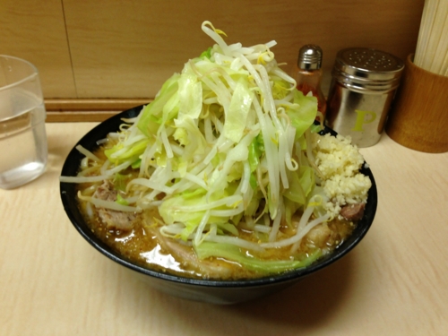 味噌ラーメン(750円)＋麺少なめ(?)頷き自動ニンニク・ヤサイ