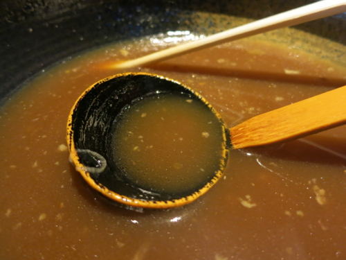 濃厚な出汁の効いたスープ