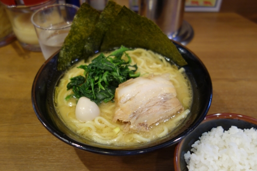 醤油豚骨ラーメン(720円)＋ライス(100円)