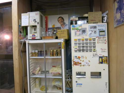 冷水機と冷蔵庫と券売機