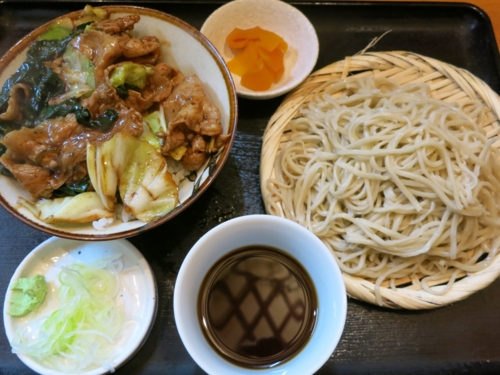 豚きゃぺつ(ホイコーロ)丼とおそばのセット（750円）