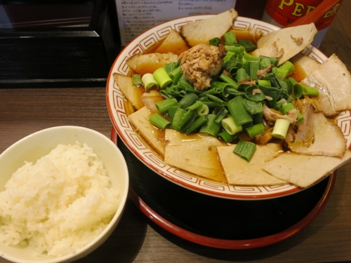 チャーシュー麺・大盛り（830円）＋ライス（0円）