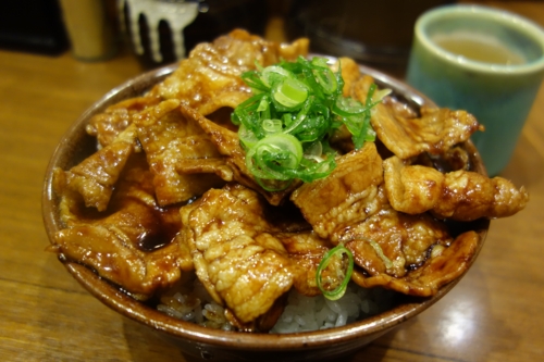 豚丼[単品・大・ご飯大盛](770円)