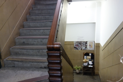 芝川ビルの階段