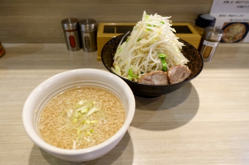 大つけ麺(800円)太麺・野菜マシマシ