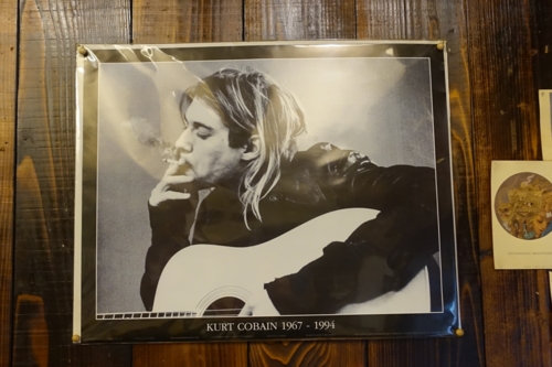 店内のKurt Cobainの写真