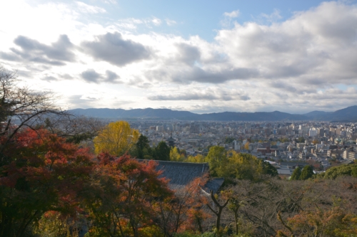 坂本龍馬・中岡慎太郎墓から見える京都の街並み