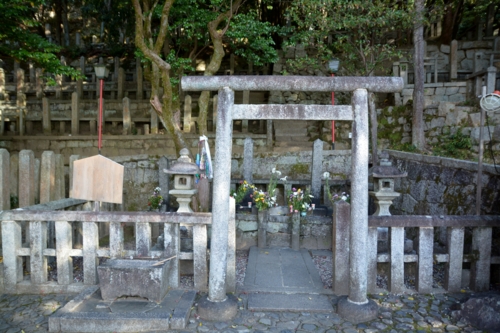 坂本龍馬・中岡慎太郎墓所