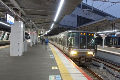 新大阪駅より京都線快速に乗る