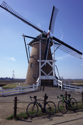 オランダ風車とチャリ