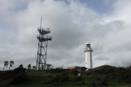 野島埼灯台と無線方位信号所