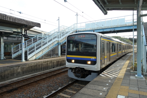 千倉駅に普通電車が入線