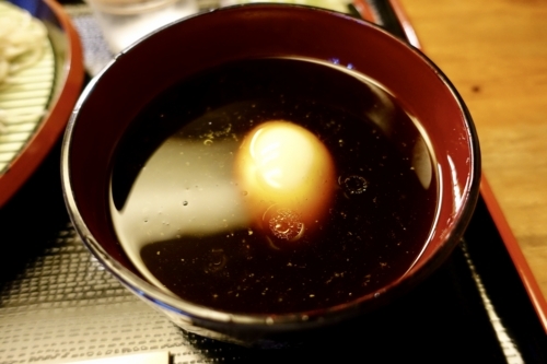 茹卵が浮くネギ汁