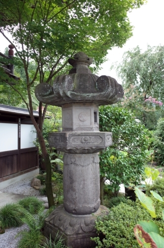 増上寺の石灯籠
