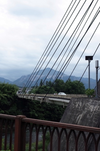 二代目秩父橋から三代目秩父橋越えにみた武甲山