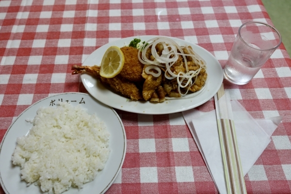Ａランチ(1000円)エビフライとコロッケとお肉のショウガ焼・ポタージュ