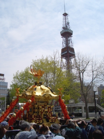 三吉神社例祭 神輿渡御