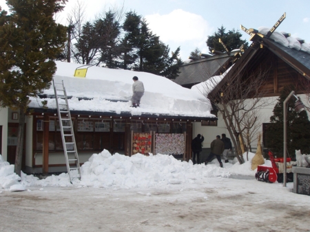 授与所屋根の除雪作業