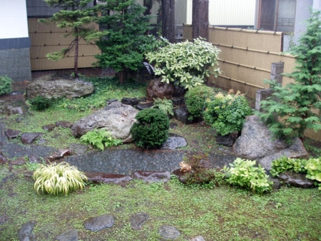 大雨降水時の中庭