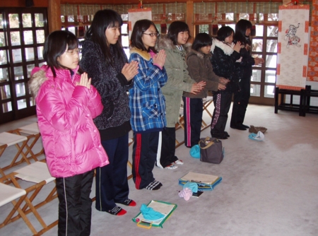 小学６年生７人　西野神社訪問