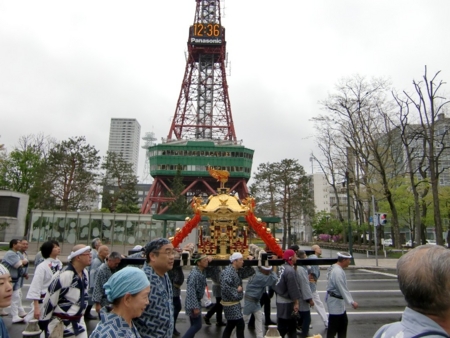 三吉神社 神輿渡御（テレビ塔前）