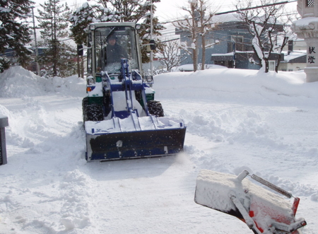 第一駐車場の除雪作業
