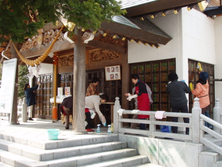 平成26年4月 西野神社敬神婦人会 境内清掃奉仕