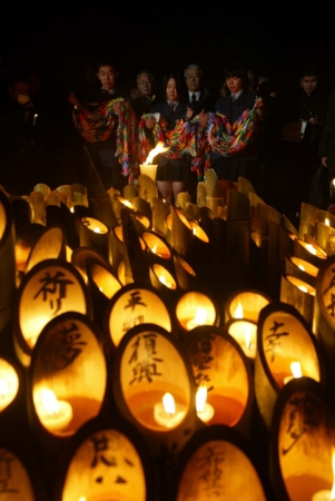 阪神・淡路大震災　犠牲者追悼と復興への願い