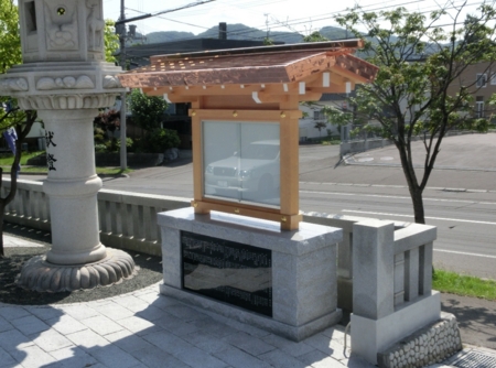 平成27年8月　竣工直後の西野神社掲示板