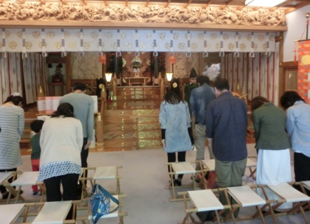 西野神社での御祈祷の様子