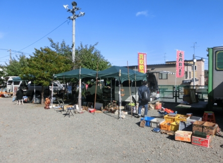 平成28年10月　西野神社境内で開催された骨董市
