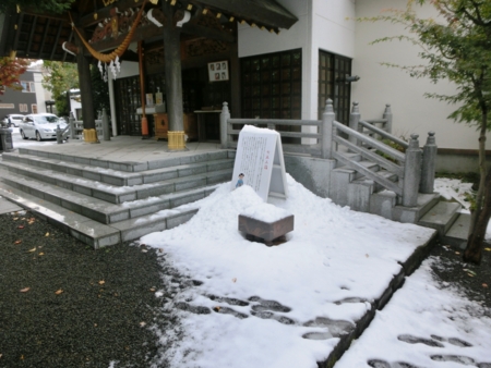 札幌の初雪 （平成28年10月 西野神社境内）