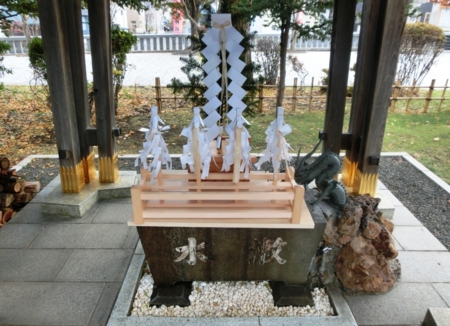 西野神社 手水舎（冬期仕様）