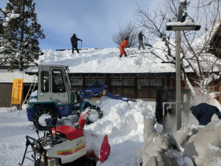 平成29年2月 授与所屋根の雪下ろし作業