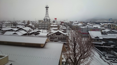 遠野市中心部の雪景色