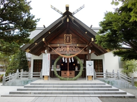平成29年6月　西野神社の社殿と茅の輪
