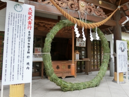 平成29年6月　西野神社の社殿と茅の輪