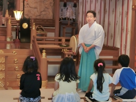 小学2年生9人が西野神社を見学に訪れました（平成29年8月）