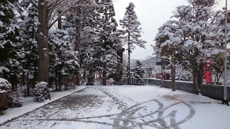 平成30年4月8日の降雪（札幌・西野神社境内）