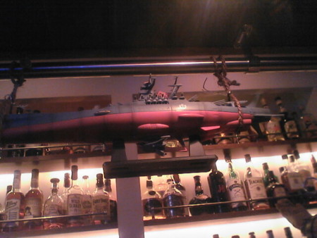 「宇宙戦艦ヤマト」が、バーカウンターに飾られていました。＠BARSEED