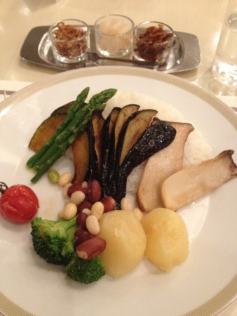 パレスサイドダイナーで、野菜カレー ￥2,400。 / 帝国ホテル東京