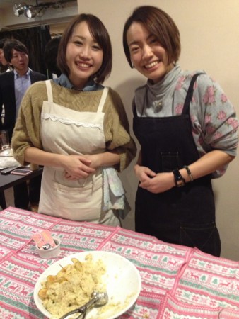 フードコンサルタントの衣川由美子さんとお手伝いの牧岡美里さん