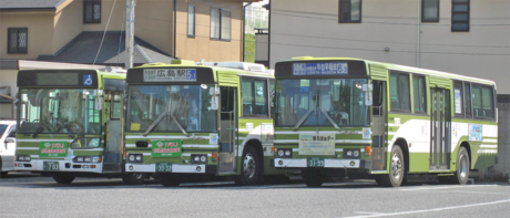 【広島200か・703】(左)【広島22く30-32】(中)【広島22く31-99】(右)