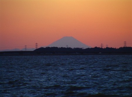 霞ヶ浦から富士山を望む