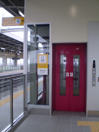 桜井駅の ホーム エレベーター