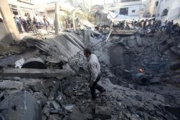121118 イスラエル軍の 空爆で 破壊された ガザ 北部の 住宅地 （共同）