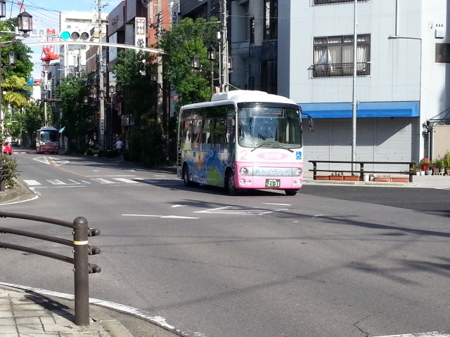20140918 08.10.25 朝日町西交差点でみかけた桜井線バス