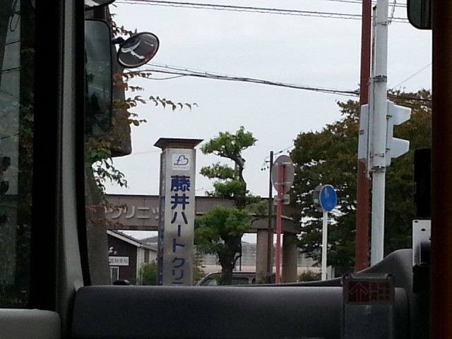 20140924 08.00.34 桜井線バス - モアイ交差点